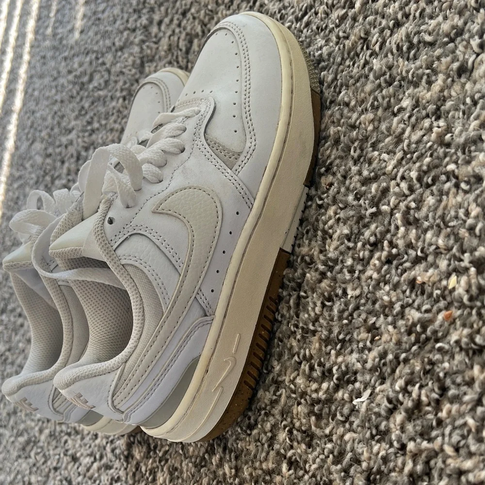 Nike Gamma Force Womens Sneakers size 5 Size 7 used